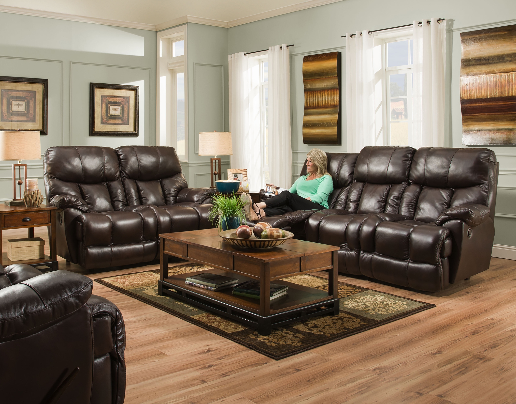 Mammoth 747 LEATHER Reclining Sofa in Chocolate